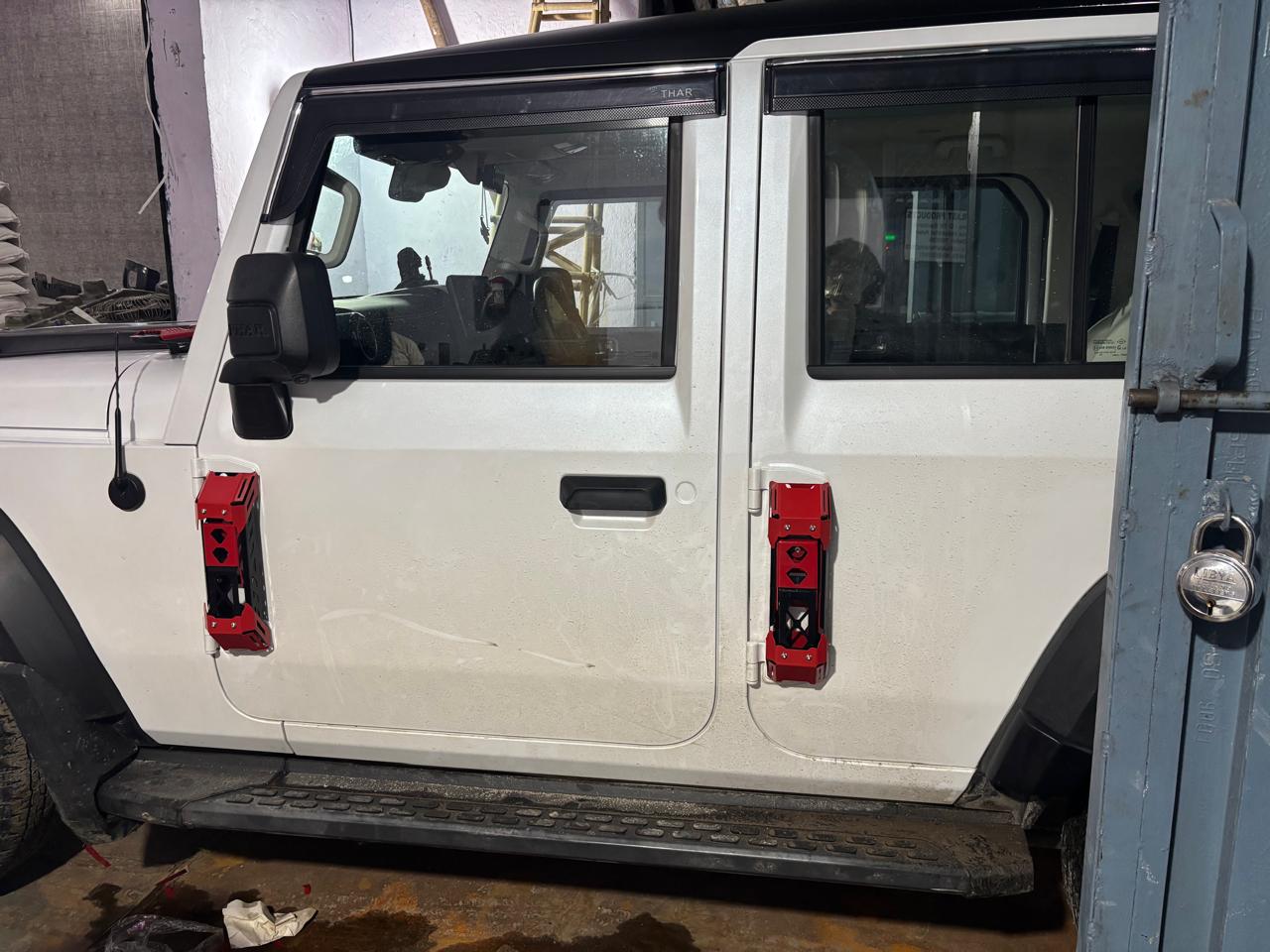 THAR ROXX ZAPTOR DOOR HINGE